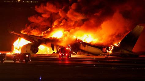 japan airlines plane fire 2023